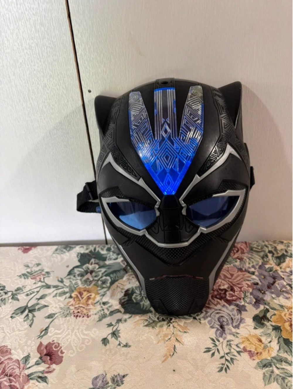 Marvel Black Panther Hasbro Light Up Electronic Mask 2017 E0866 Kids Costume